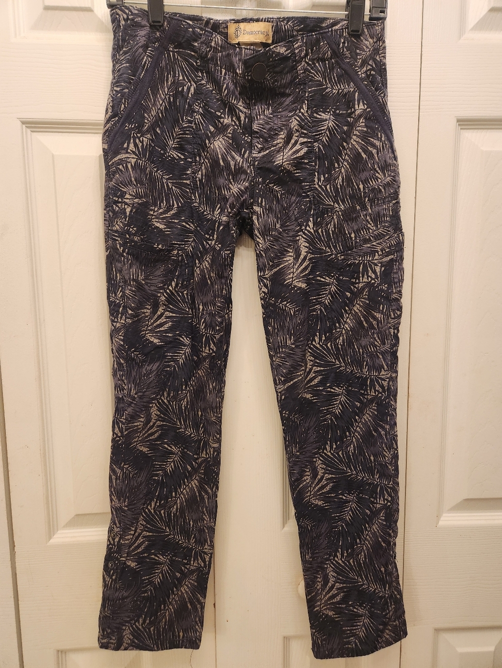 Democracy Charcoal And Gray Palm-Print Skinny Pants